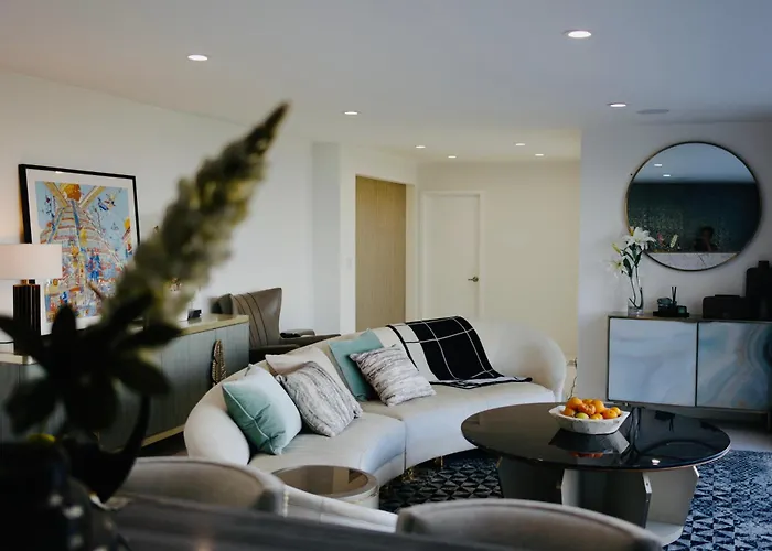 Skyline Serenity Luxe Suite-Private Room